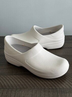 Crocs Women's Neria Pro II Work Clogs White Nurse Slip Resistant Shoes Size 10